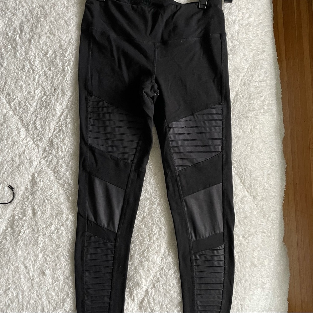 ALO YOGA Moto Leggings